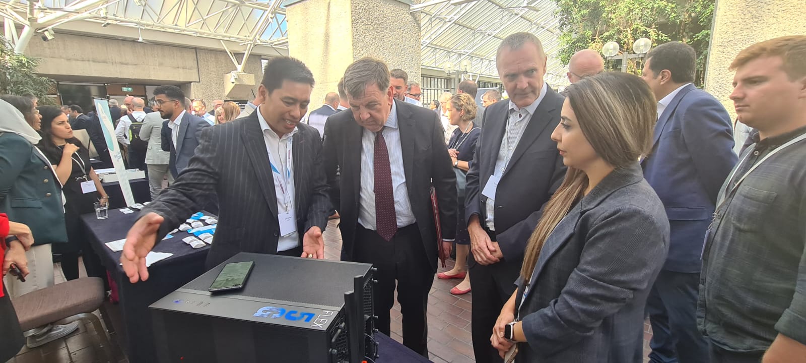 Ian Vernon showcasing Flex-5G